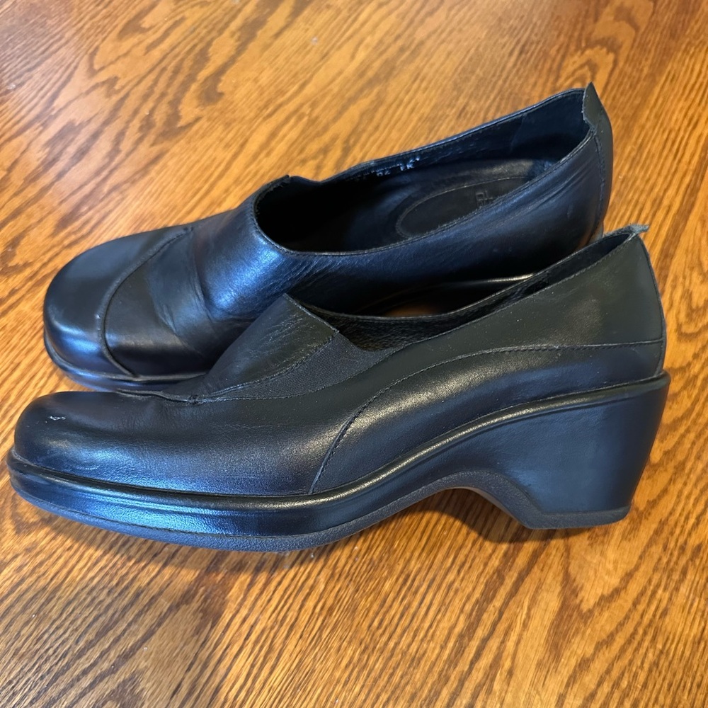 Dansko Black Leather Loafer Sz 41.